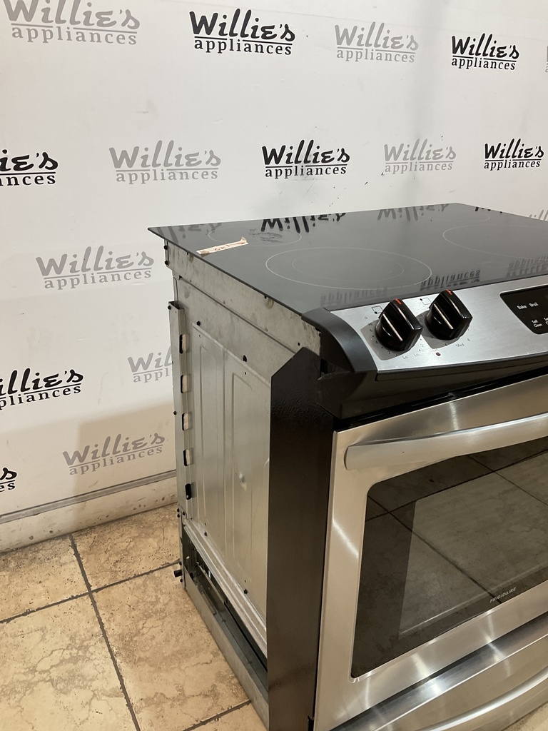 Frigidaire Used Electric Stove 220volts (40/50 AMP) 30inches {no cord} (Stainless steel ) 