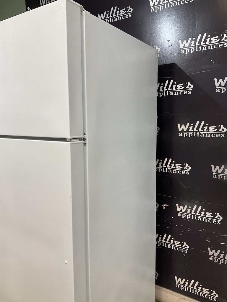 Ge Used Refrigerator Top and Bottom 28x67 1/2” (White) 