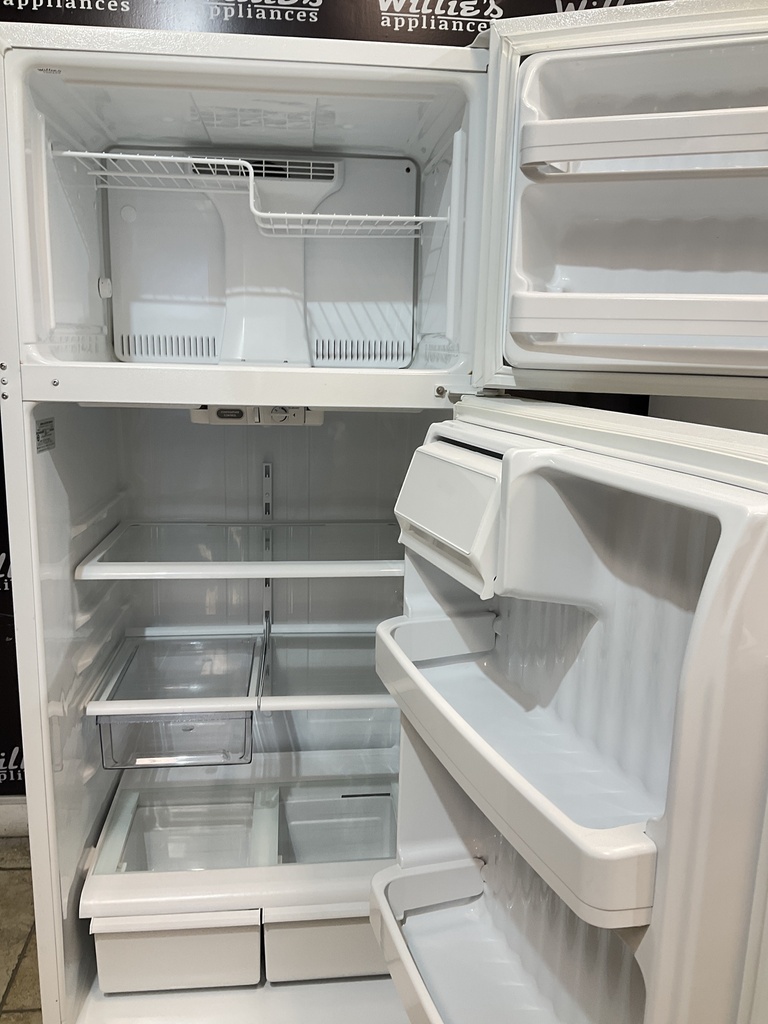 Ge Used Refrigerator Top and Bottom 28x67 1/2” (White) 
