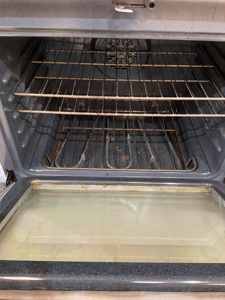 Frigidaire Used Electric Stove 220volts (40/50 AMP) 30inches {4 prong} (White) 