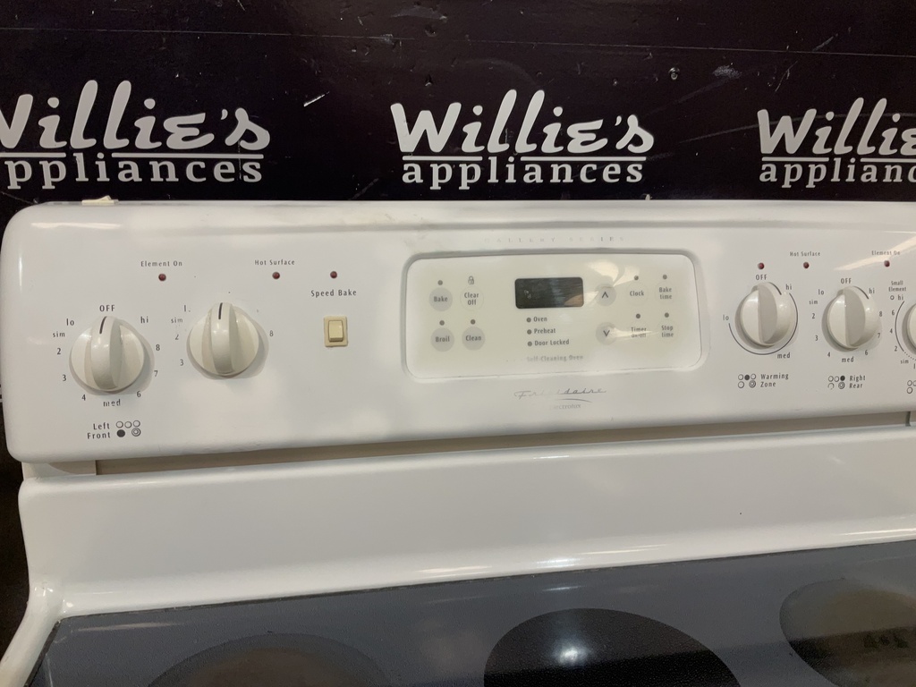 Frigidaire Used Electric Stove 220volts (40/50 AMP) 30inches {4 prong} (White) 