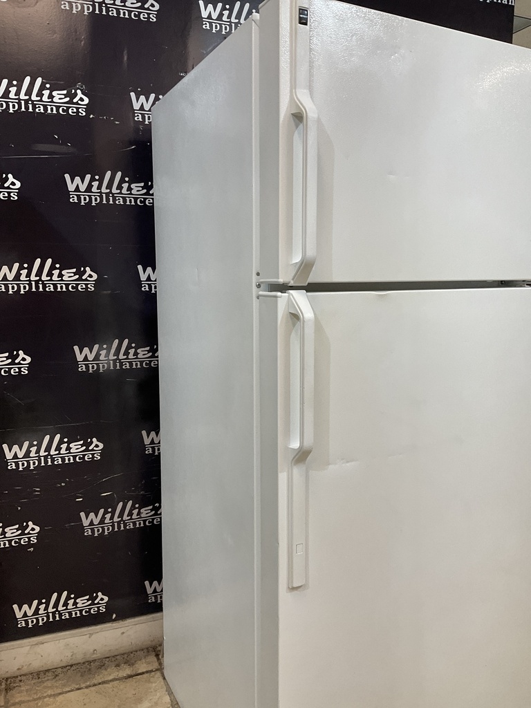 Hotpoint Used Refrigerator Top and Bottom 28x67 (White) 