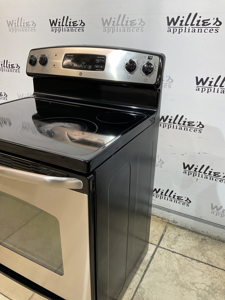 Ge Used Electric Stove 220volts (40/50 AMP) 30inches {3 prong} (Stainless steel) 