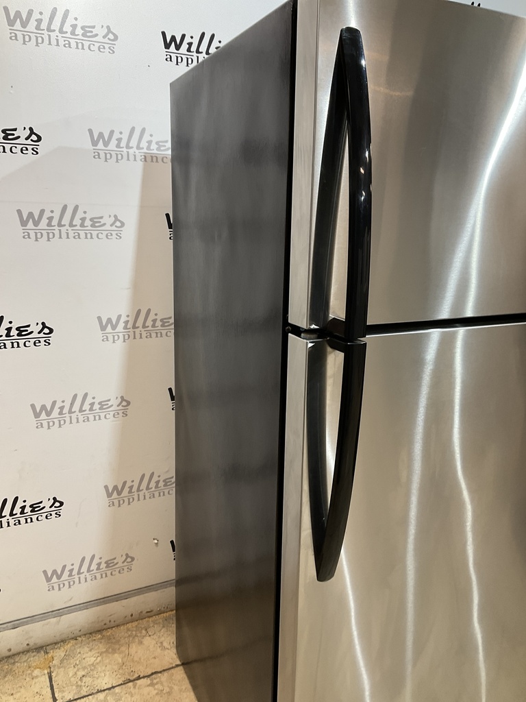 Frigidaire Used Refrigerator Top and Bottom 28 1/2” x 65”