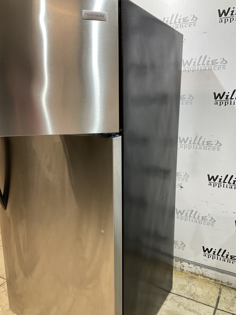 Frigidaire Used Refrigerator Top and Bottom 28 1/2” x 65”