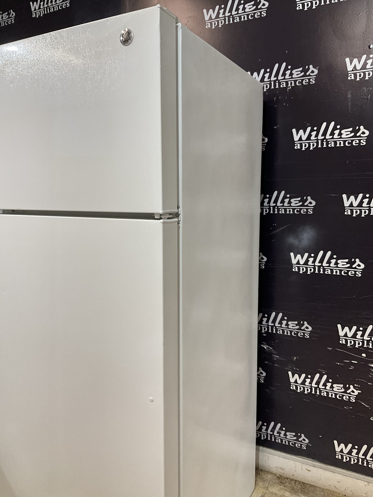 Ge Used Refrigerator Top and Bottom 28x67 (White) 