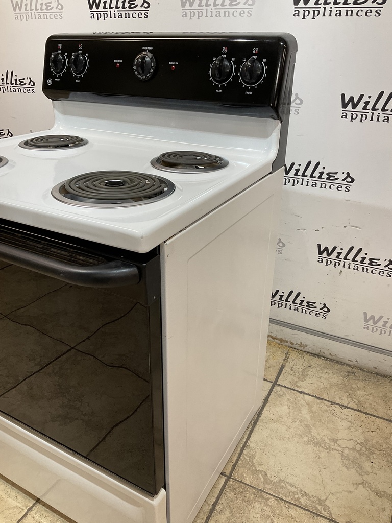 Ge Used Electric Stove 220volts (40/50 AMP) 30inches {no cord} (White/Black) 