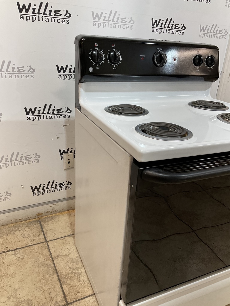 Ge Used Electric Stove 220volts (40/50 AMP) 30inches {no cord} (White/Black) 
