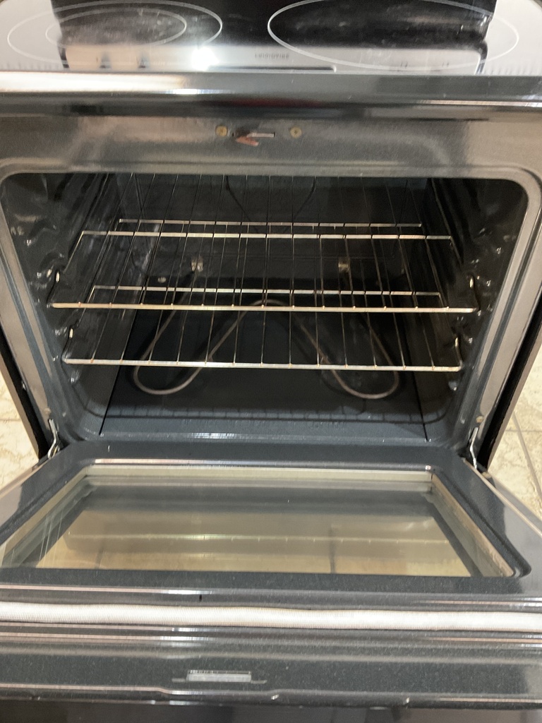Frigidaire Used Electric Stove 220volts (40/50 AMP) 30inches {no cord} (Stainless steel) 