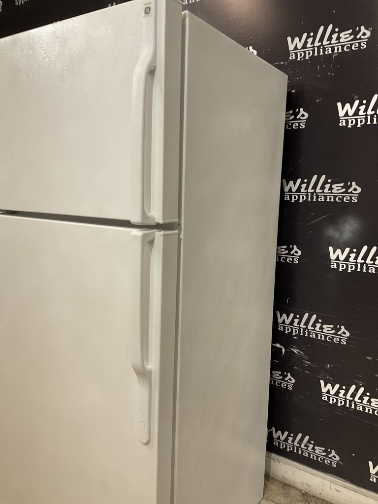 Ge Used Refrigerator Top and Bottom 28x65 (White) 