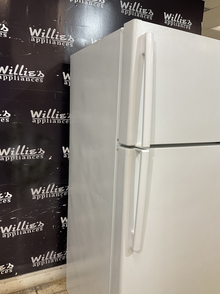 Ge Used Refrigerator Top and Bottom 28x64 1/2” (White) 