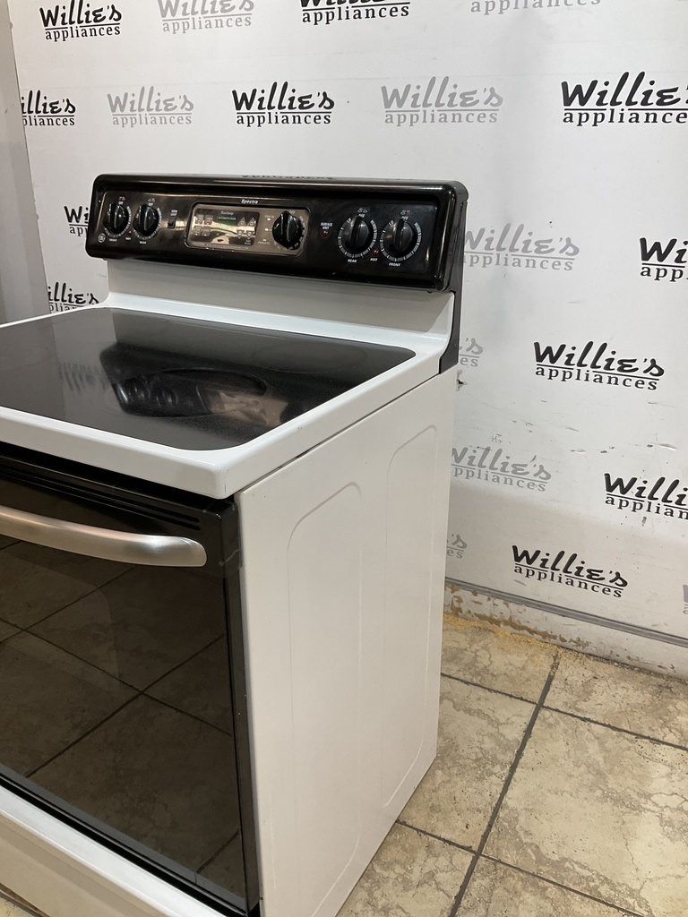 Ge Used Electric Stove 220volts (40/50 AMP) 30inches {no cord} (White/Black) 