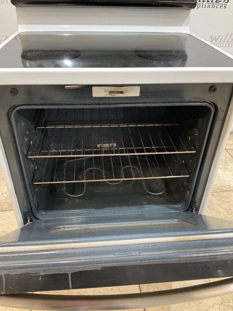 Ge Used Electric Stove 220volts (40/50 AMP) 30inches {no cord} (White/Black) 