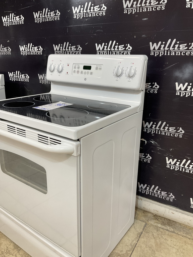 Ge Used Electric Stove 220volts (40/50 AMP) 30inches  {no cord} (White)