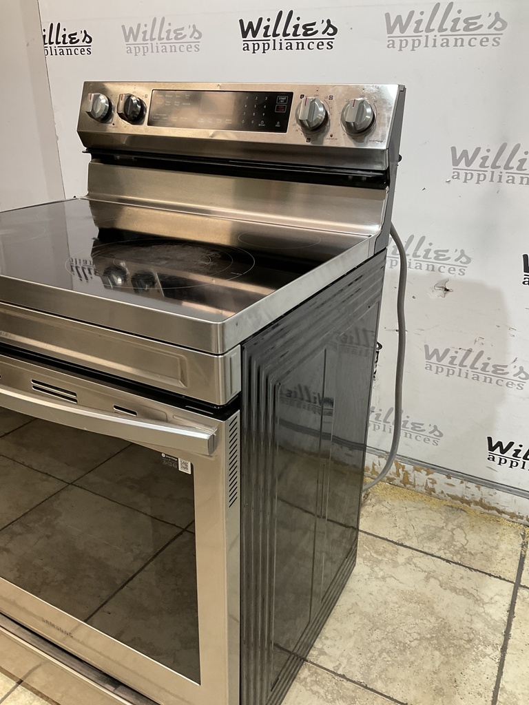 Samsung Used Electric Stove 220volts(40/50 AMP) 30inches  {3 prong} (Stainless steel) 