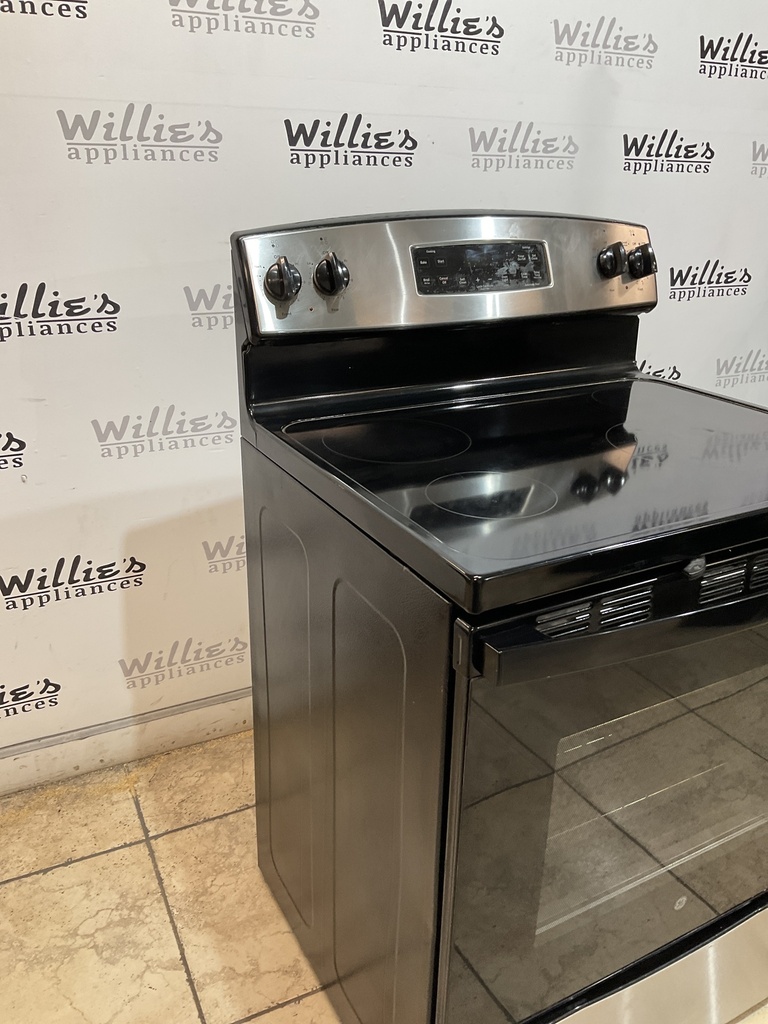 Ge Used Electric Stove 220volts (40/50 AMP) 30inches {3 prong} (Stainless steel) 