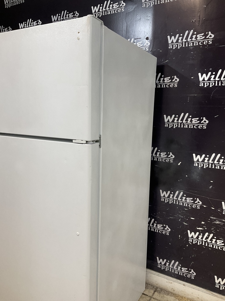 Ge Used Refrigerator Top and Bottom 28x64 (White) 