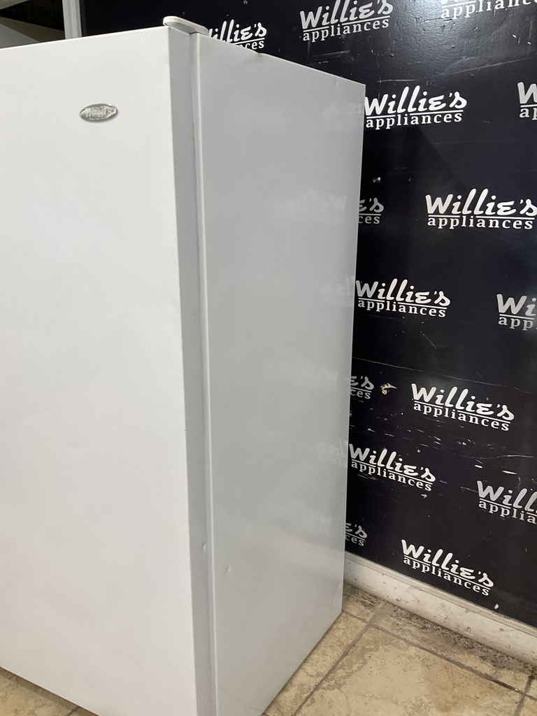 Wood’s Used Freezer Upright 30x60 (White) 