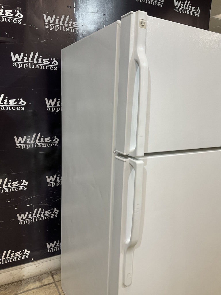 Ge Used Refrigerator Top and Bottom 28x61 1/2” (White) 