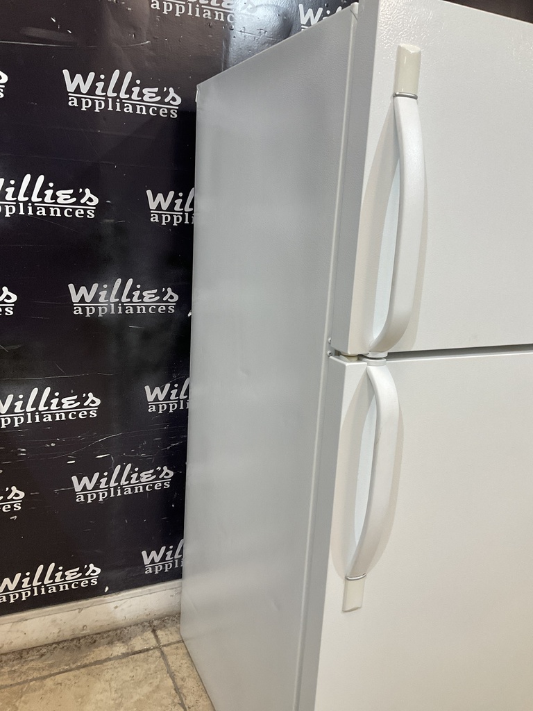 Frigidaire Used Refrigerator Top and Bottom 28x60 (White) 