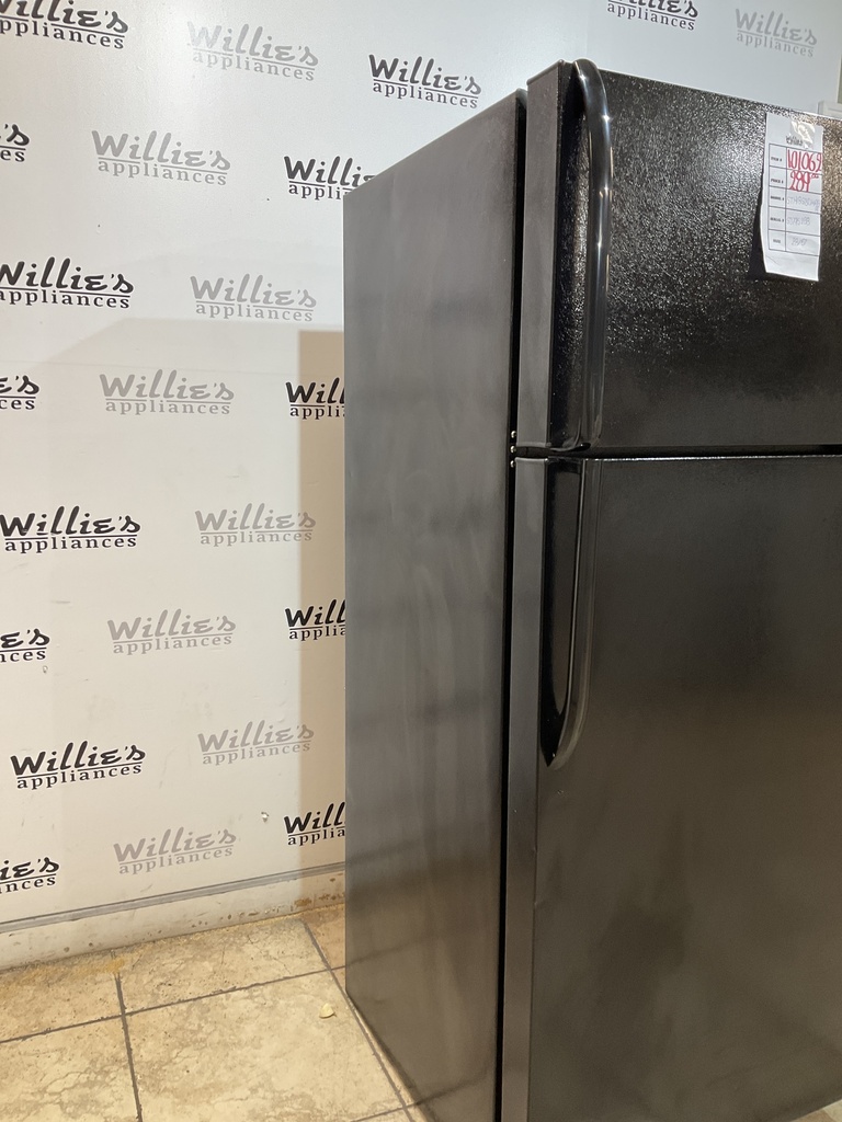 Ge Used Refrigerator Top and Bottom 28x67 (Black) 