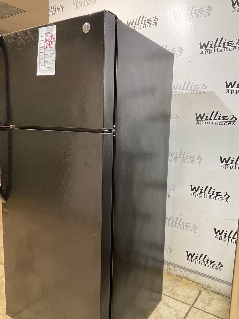 Ge Used Refrigerator Top and Bottom 28x67 (Black) 