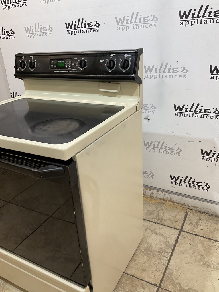 Ge Used Electric Stove 220volts (40/50 AMP) 30inches {4 prong} (Bisque/Black) 
