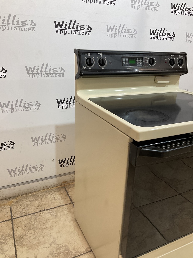 Ge Used Electric Stove 220volts (40/50 AMP) 30inches {4 prong} (Bisque/Black) 
