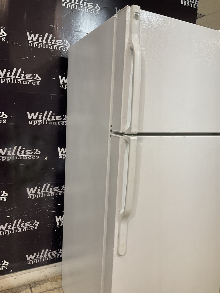 Ge Used Refrigerator Top and Bottom 28x67 (White)