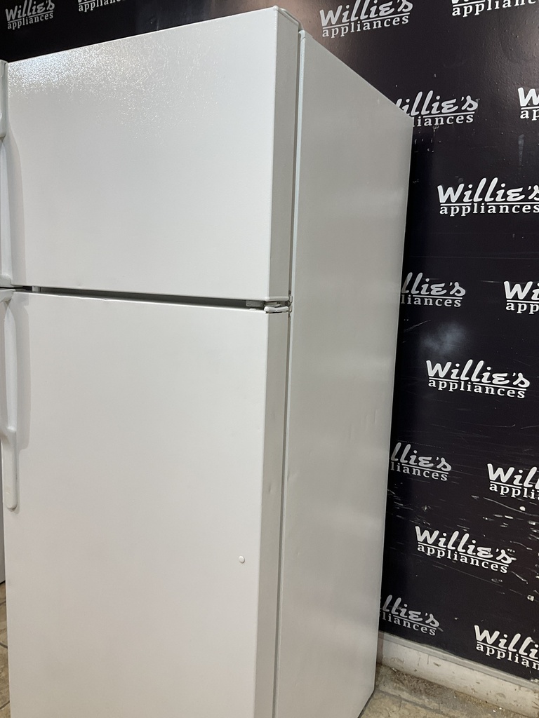 Ge Used Refrigerator Top and Bottom 28x67 (White)