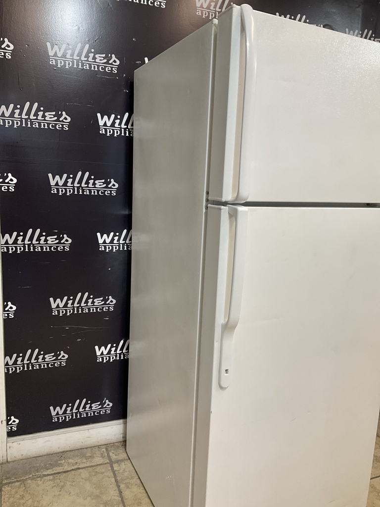 Ge Used Refrigerator Top and Bottom 28x67 1/2” (White) 