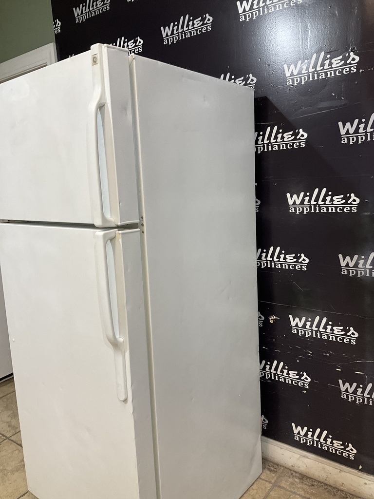 Ge Used Refrigerator Top and Bottom 28x67 (White) 