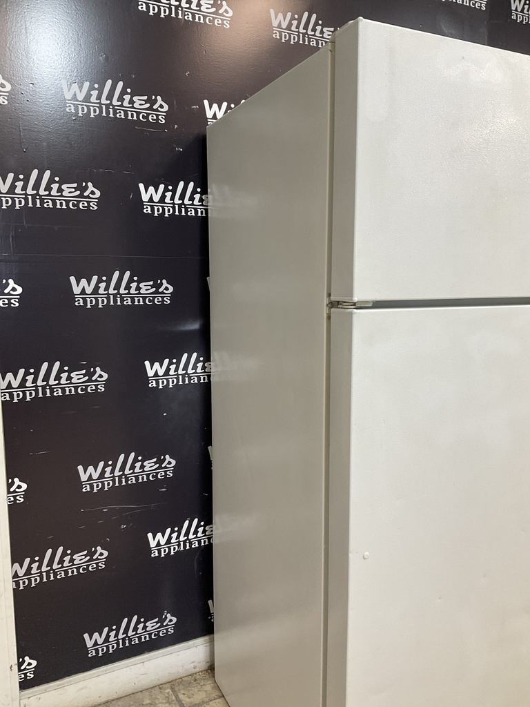 Ge Used Refrigerator Top and Bottom 28x67 (White) 