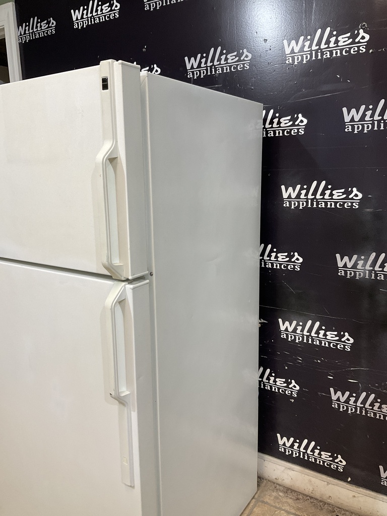Hotpoint Used Refrigerator Top and Bottom 28x61 1/2” (White) 