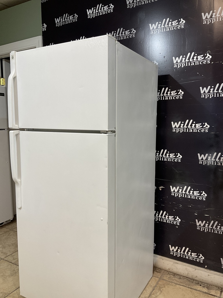 Ge Used Refrigerator Top and Bottom 28x67 (White) 