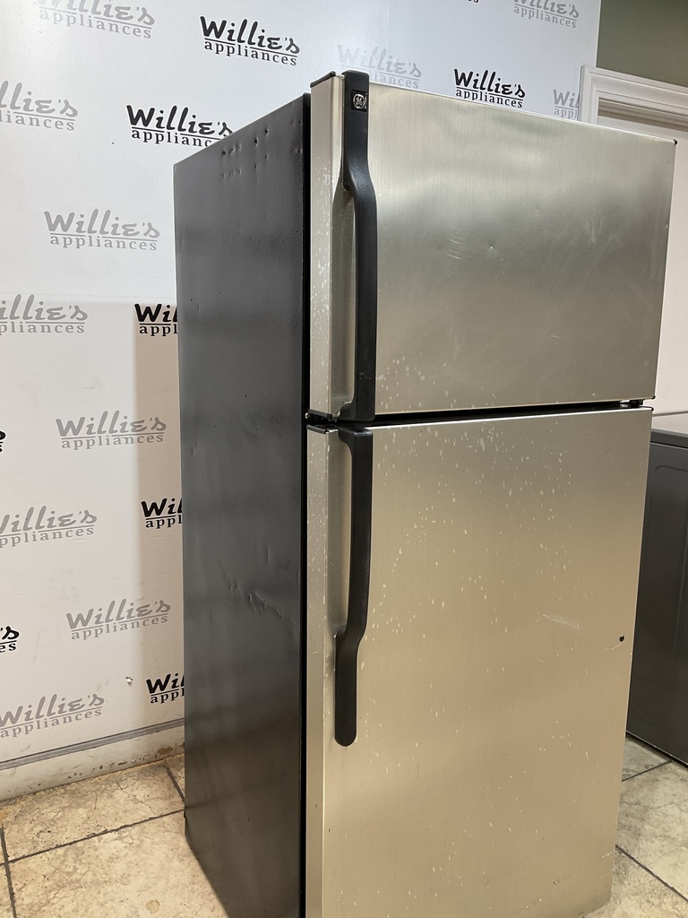Ge Used Refrigerator Top and Bottom 28x64 1/2” 