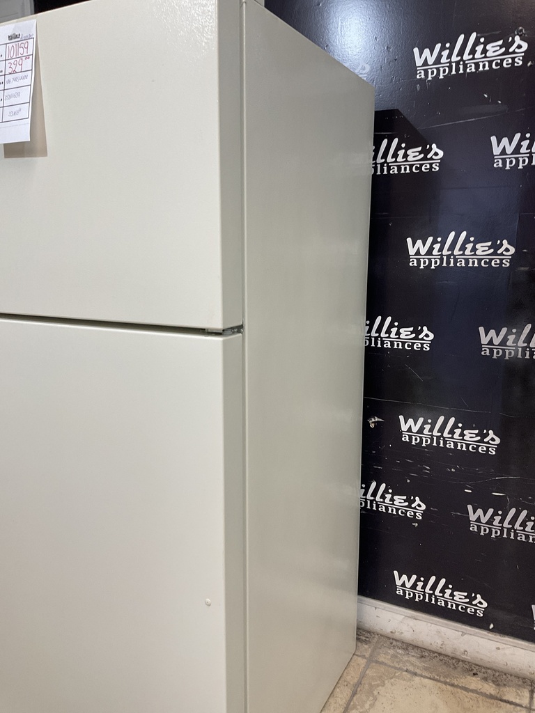 Kenmore Used Refrigerator Top and Bottom 33x665 1/2” (Bisque) 