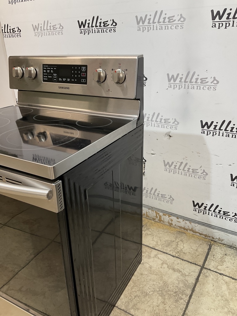 Samsung Used Electric Stove 220volts (40/50 AMP) 30inches {4 prong} (stainless steel) 