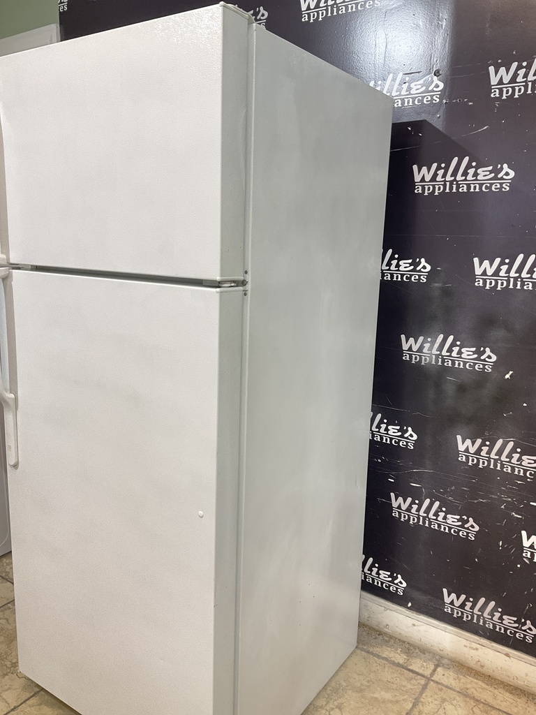 Ge Used Refrigerator Top and Bottom 28x67 1/2” (White) 