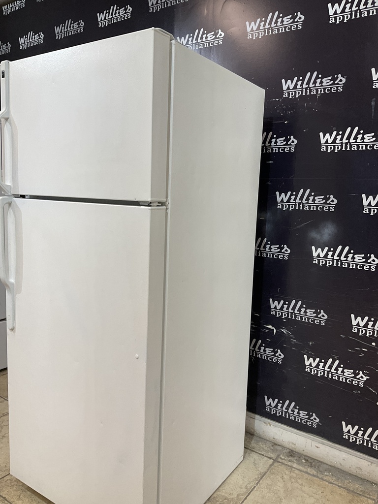 Hotpoint Used Refrigerator Top and Bottom 28x67 (White) 
