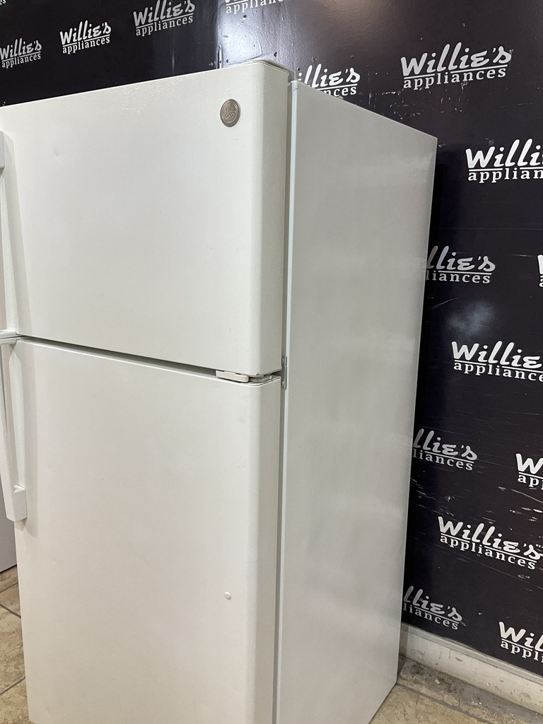 Ge Used Refrigerator Top and Bottom 28x61 1/2” (White) 