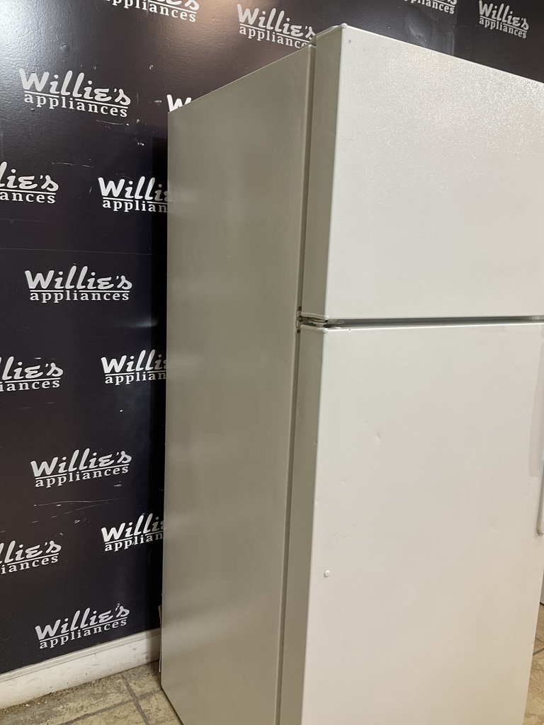 Ge Used Refrigerator Top and Bottom 28x67 (White) 