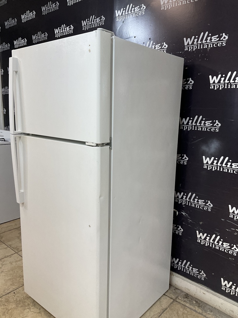 Ge Used Refrigerator Top and Bottom 28x64 1/2” (White) 