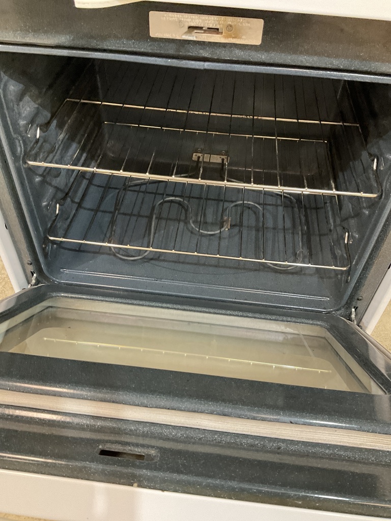 Ge Used Electric Stove 220volts (40/50 AMP) 30inches {3 prong} (White) 