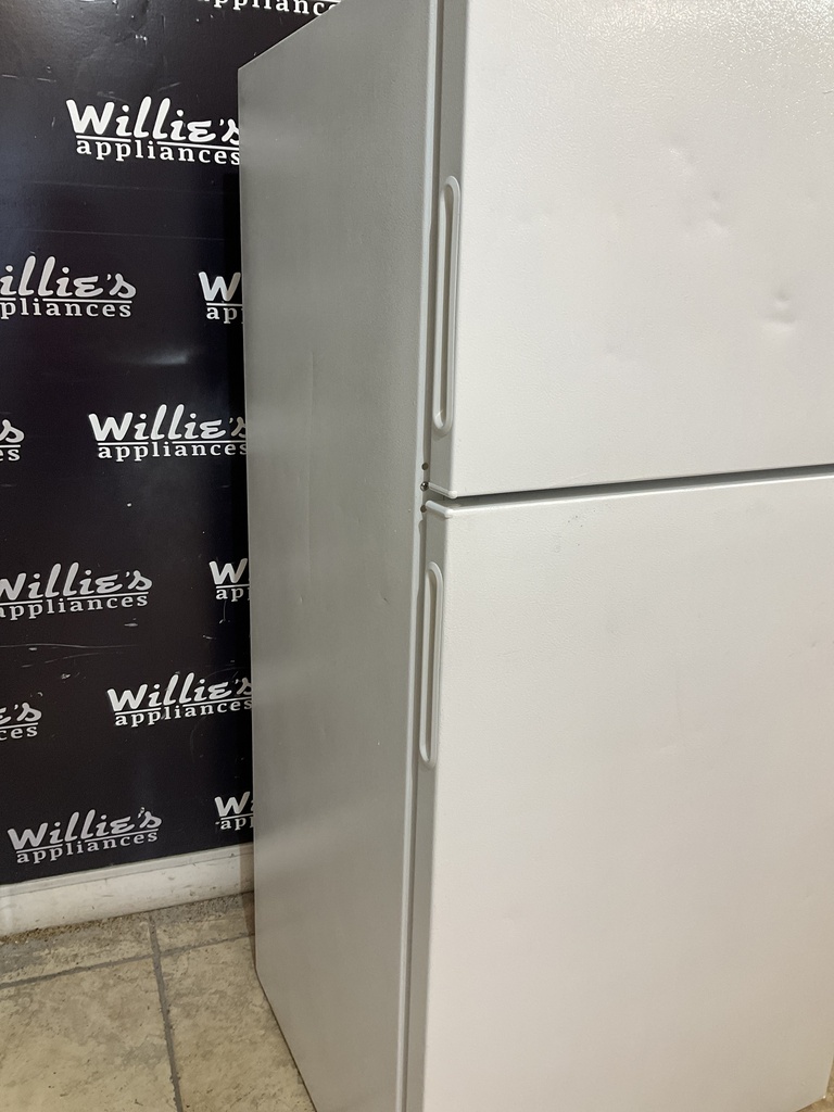 Hotpoint Used Refrigerator Top and Bottom 28x59 1/2” (White) 
