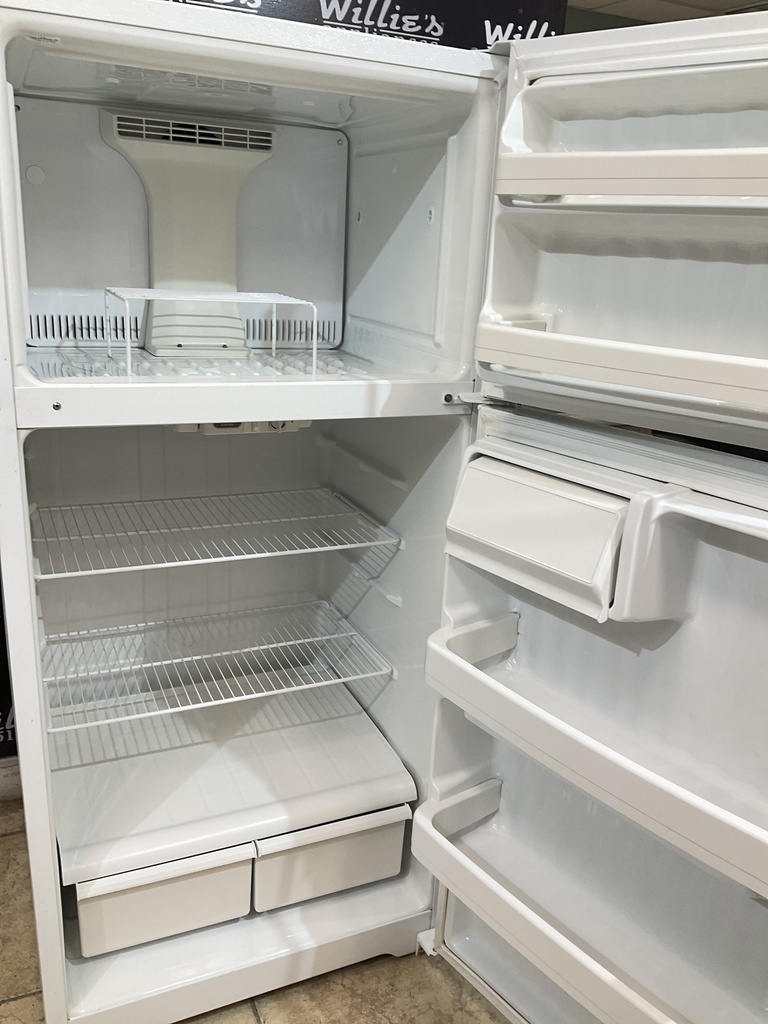 Ge Used Refrigerator Top and Bottom 28x61 1/2” (White)