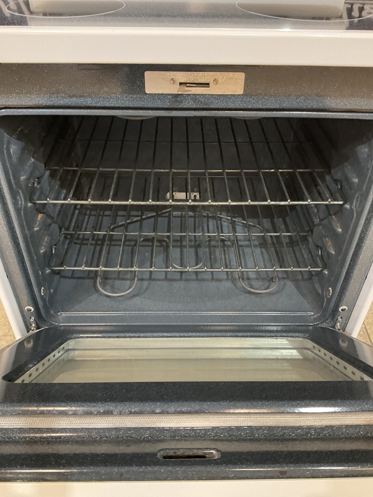 Ge Used Electric Stove 220volts (40/50 AMP) 30inches {no cord} (White) 