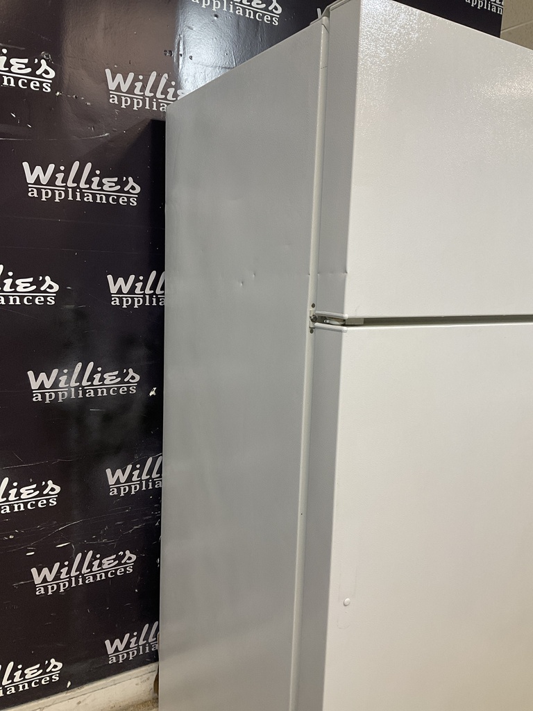Ge Used Refrigerator Top and Bottom 28x67 1/2’ (White) 