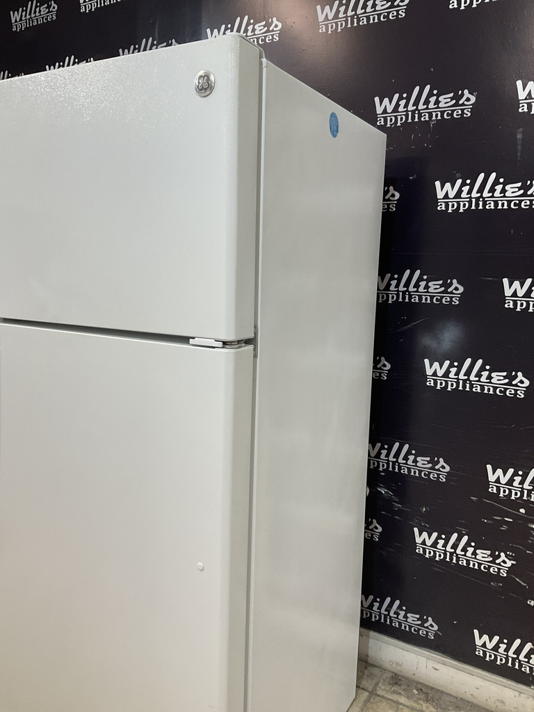 Ge Used Refrigerator Top and Bottom 28x64 (White) 