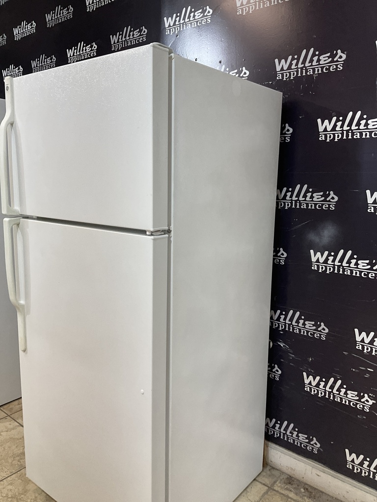 Ge Used Refrigerator Top and Bottom 28x64 1/2” (White) 